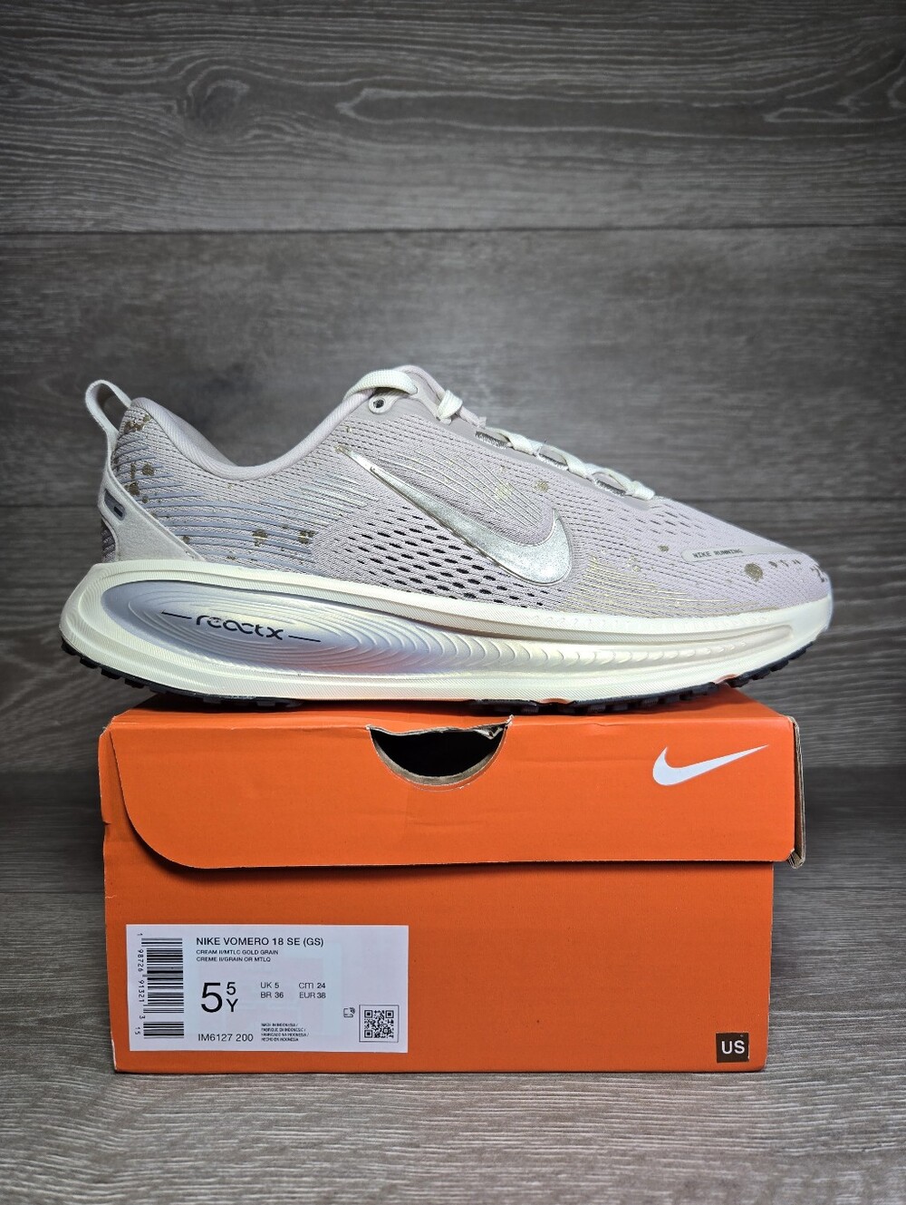 Nike Vomero 18 SE Running Shoes Size 5.5 Youth / 7 Women Cream / Gold Grain NEW
